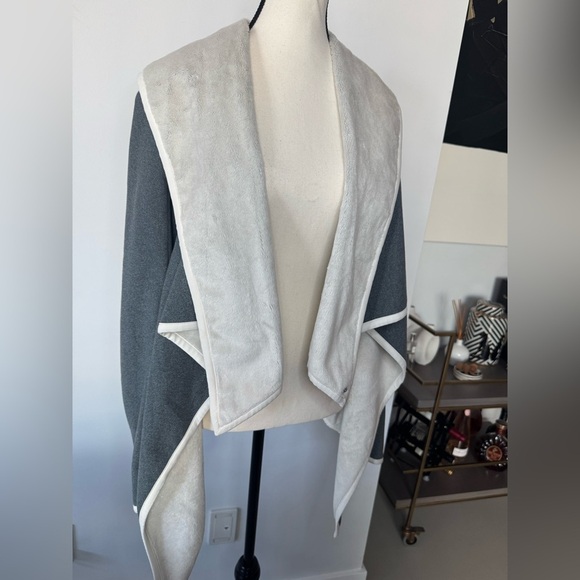 Lululemon Faux Shearling Fleece Jacket Size 6 - Picture 11 of 17